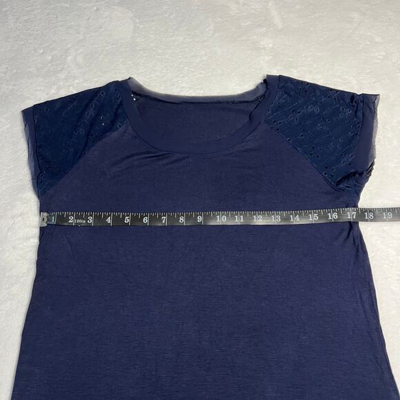 Women's Crewneck Eyelet Sleeve Blouse Size Small Mesh Trim Minimalist Casual - Picture 5 of 6